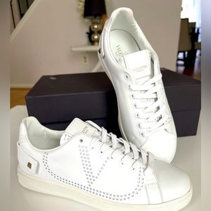 Authentic Valentino V Logo BACKNET White Size 8.5